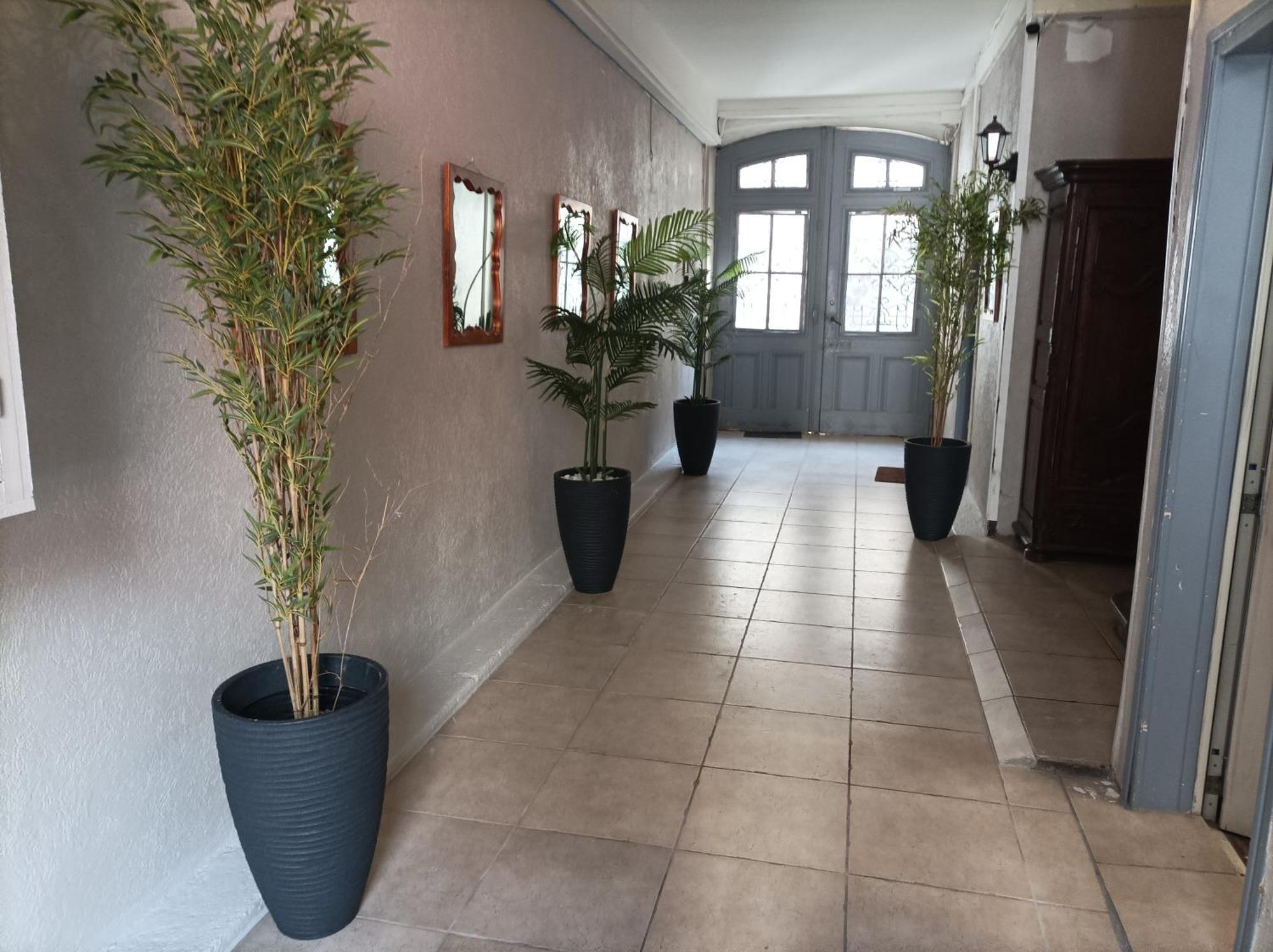 Saëns 7-T2 avec garage privé optionnel-Centre historique et plages à 16km ! Béziers Extérieur photo